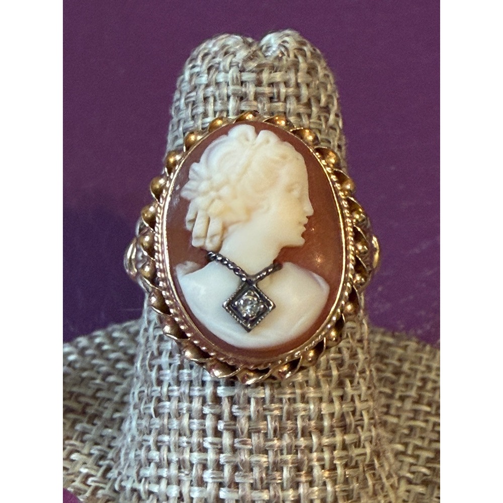 Vintage 14K Gold Diamond Shell Cameo Ring Size 6